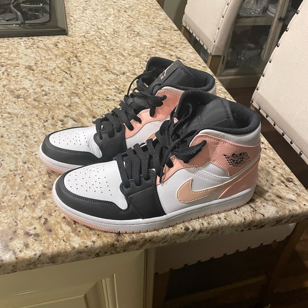 Jordan 1s men’s sneakers worn 1 no box
